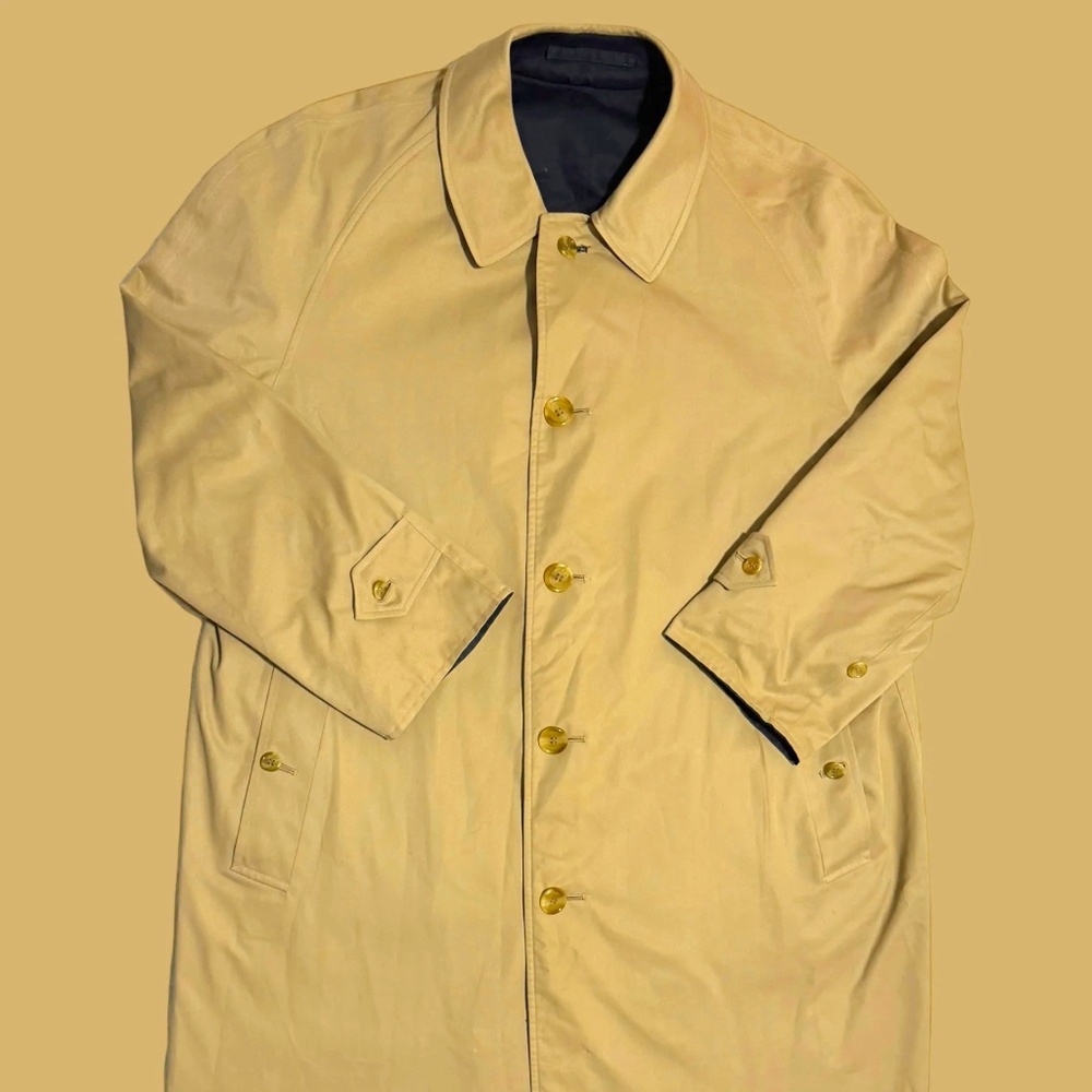 Burberrys - Vintage & Reversible Trench Coat in Beige/Black Gabardine - Size 54R